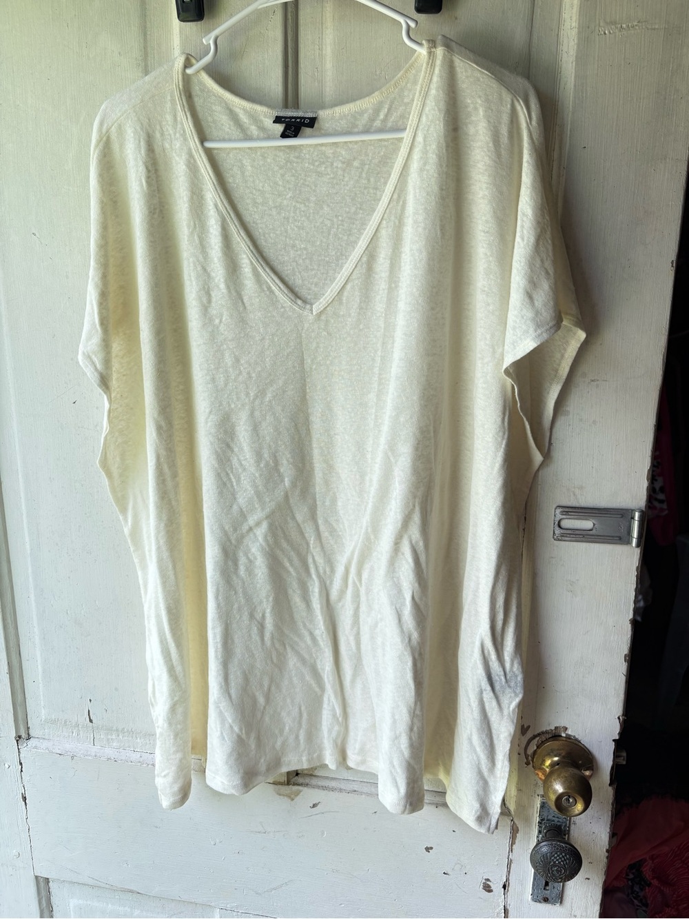 Torrid plus size Women's Ivory V-Neck Tee 3X